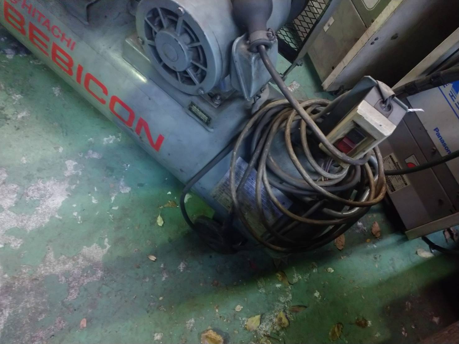 日立産機システム 2.2kwエアーコンプレッサー 1.5P-9.5V
