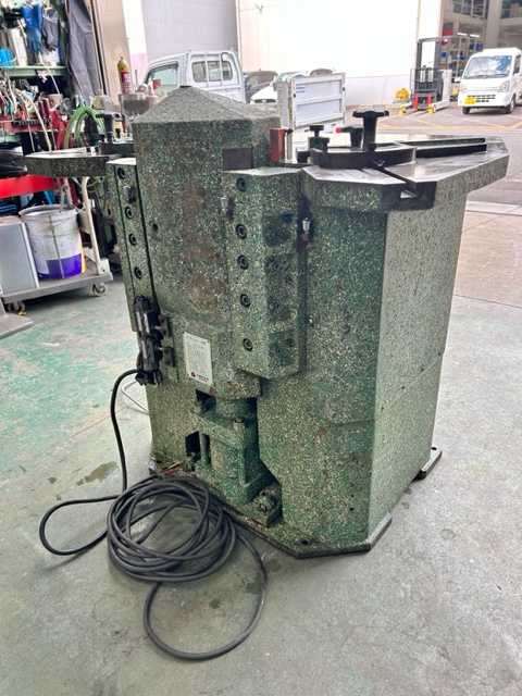 アマダ コーナーシャー CS-220