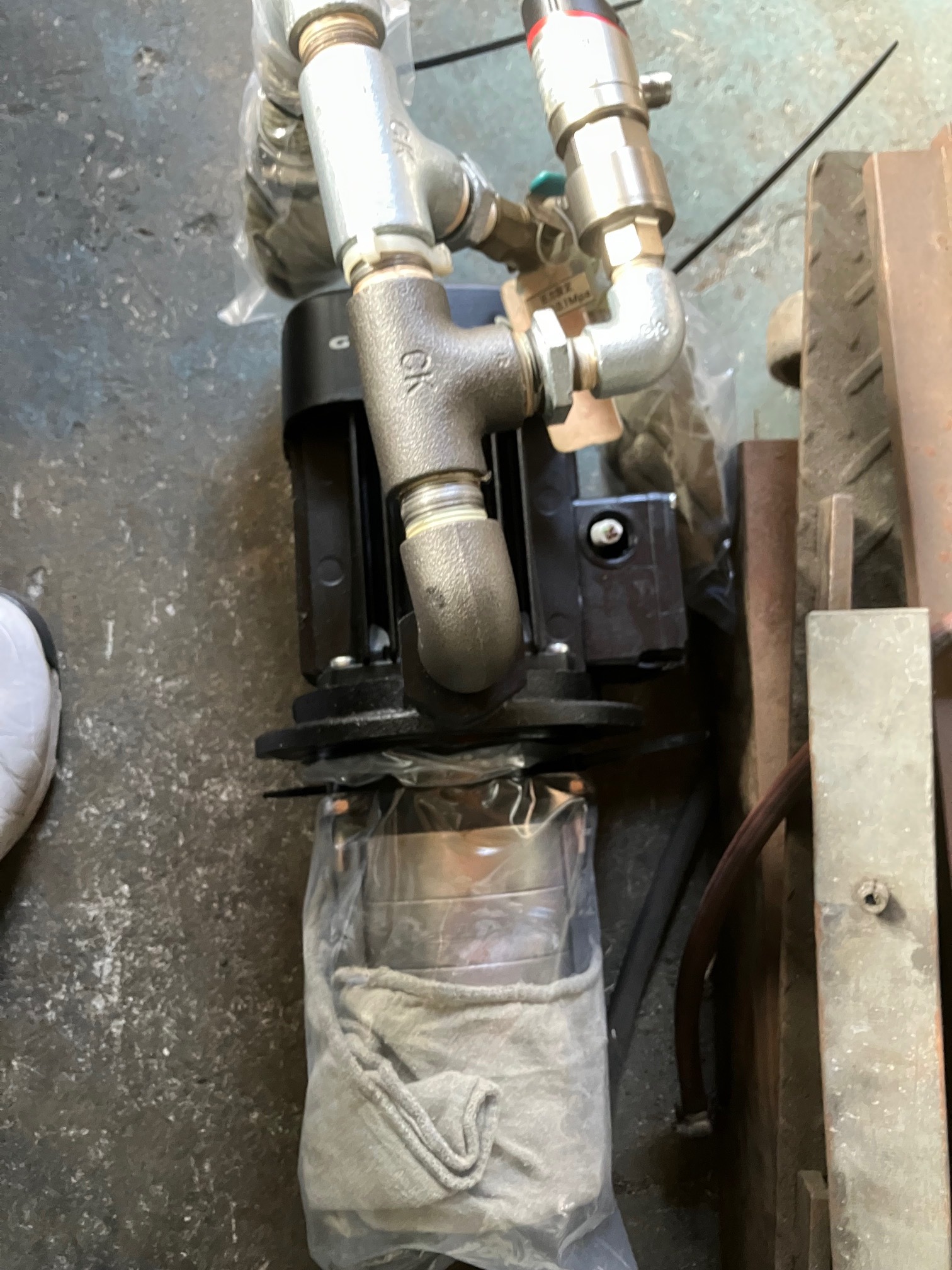 GRUNDFOS　グルンドフォス クーラントポンプ MTH4-40/2
