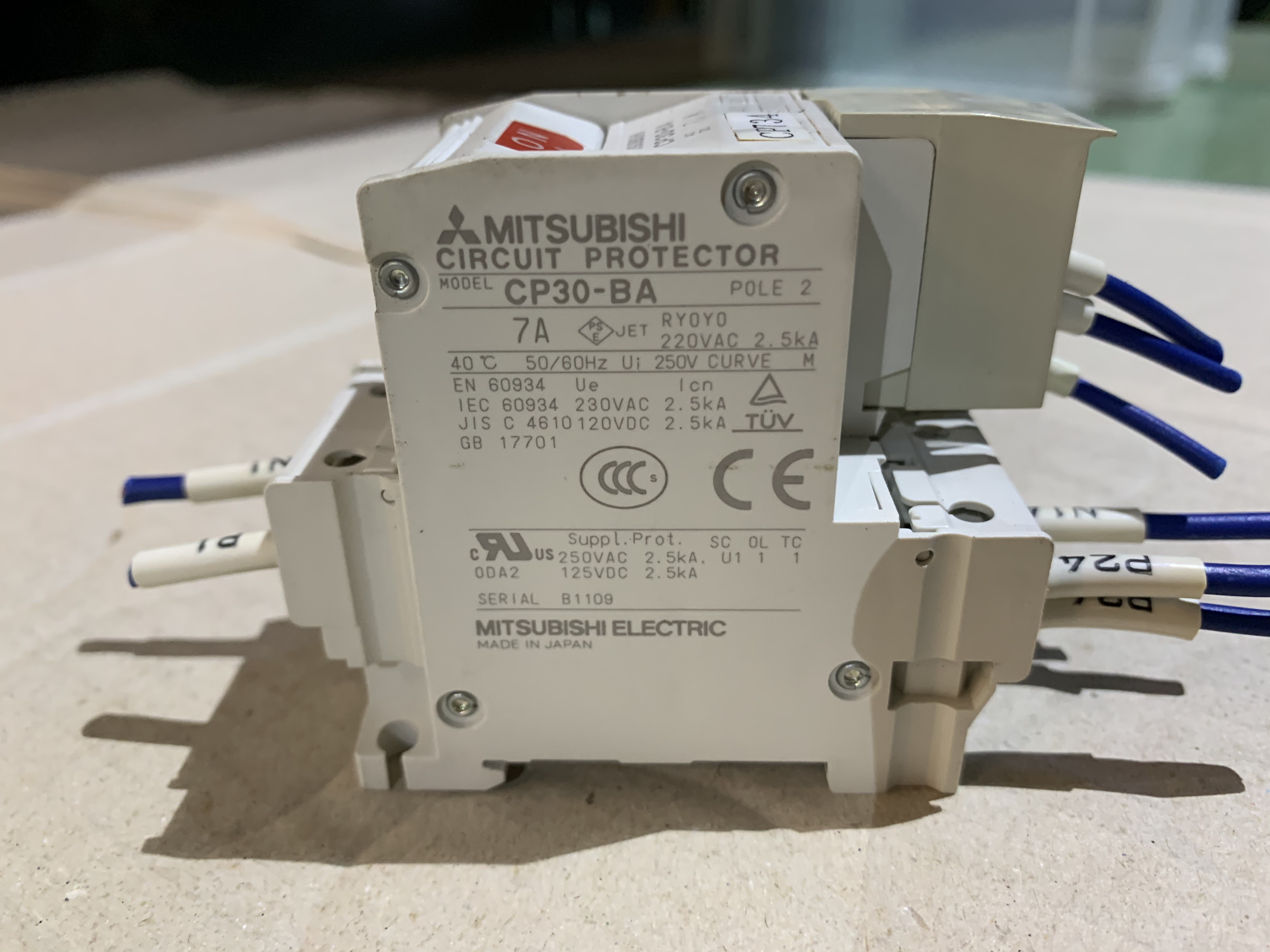 三菱/MITSUBISHI サーキットプロテクタ CP30-BA