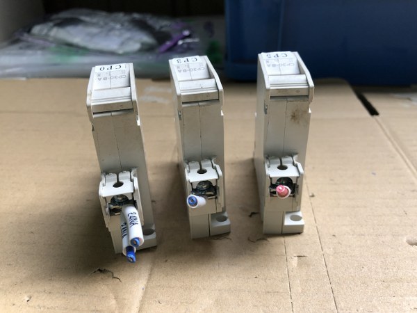 三菱/MITSUBISHI サーキットプロテクタ CP30-BA（1セット3個）