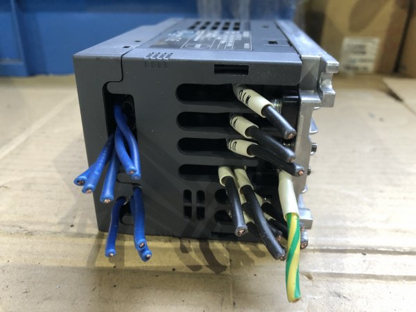 三菱/MITSUBISHI インバーター FR-E720-0.2K