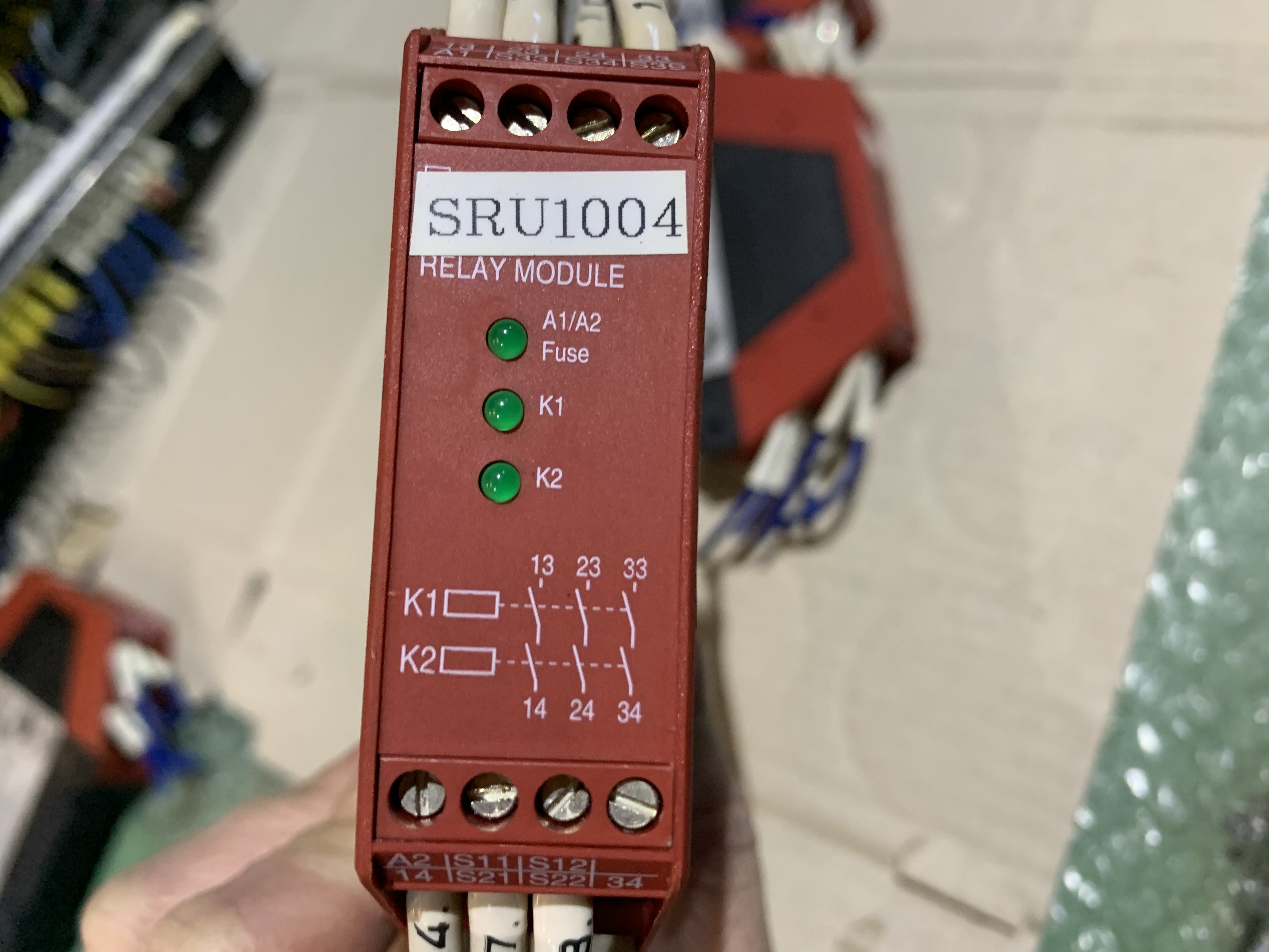 IDC 安全リレーモジュール HR1S-AF5130B (3個)