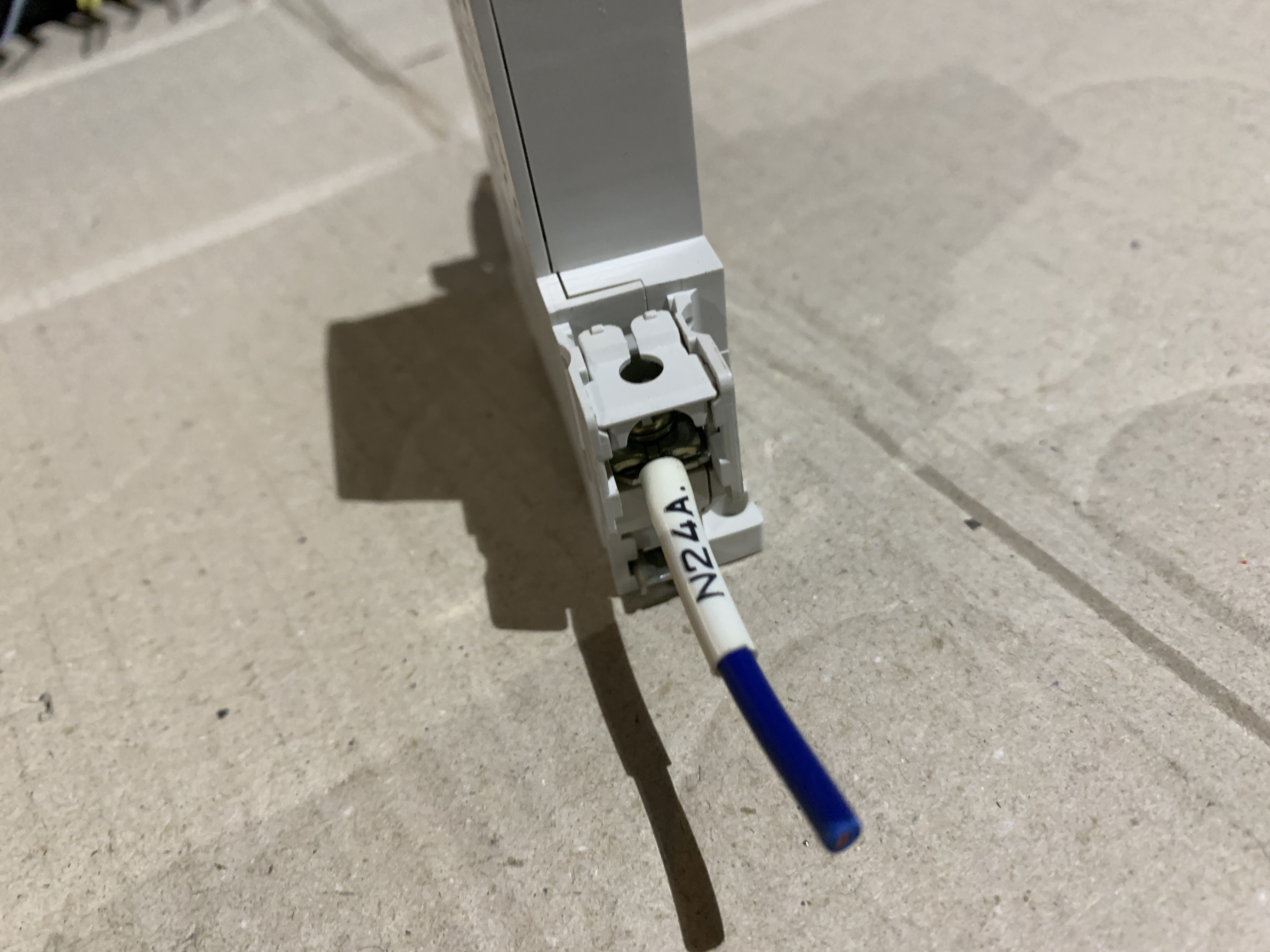 三菱/MITSUBISHI サーキットプロテクタ CP30-BA