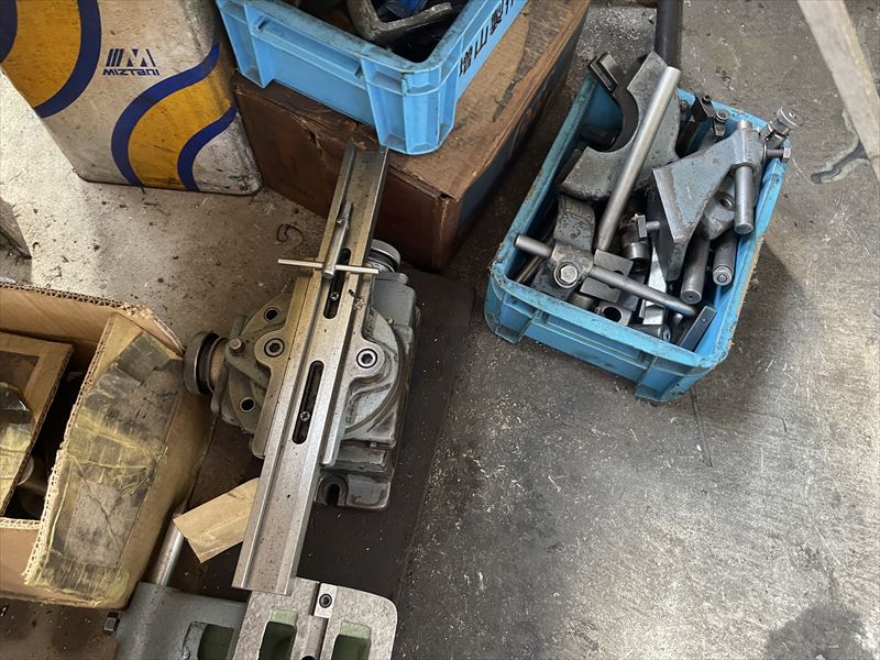 牧野フライス製作所 工具研削盤 C-40