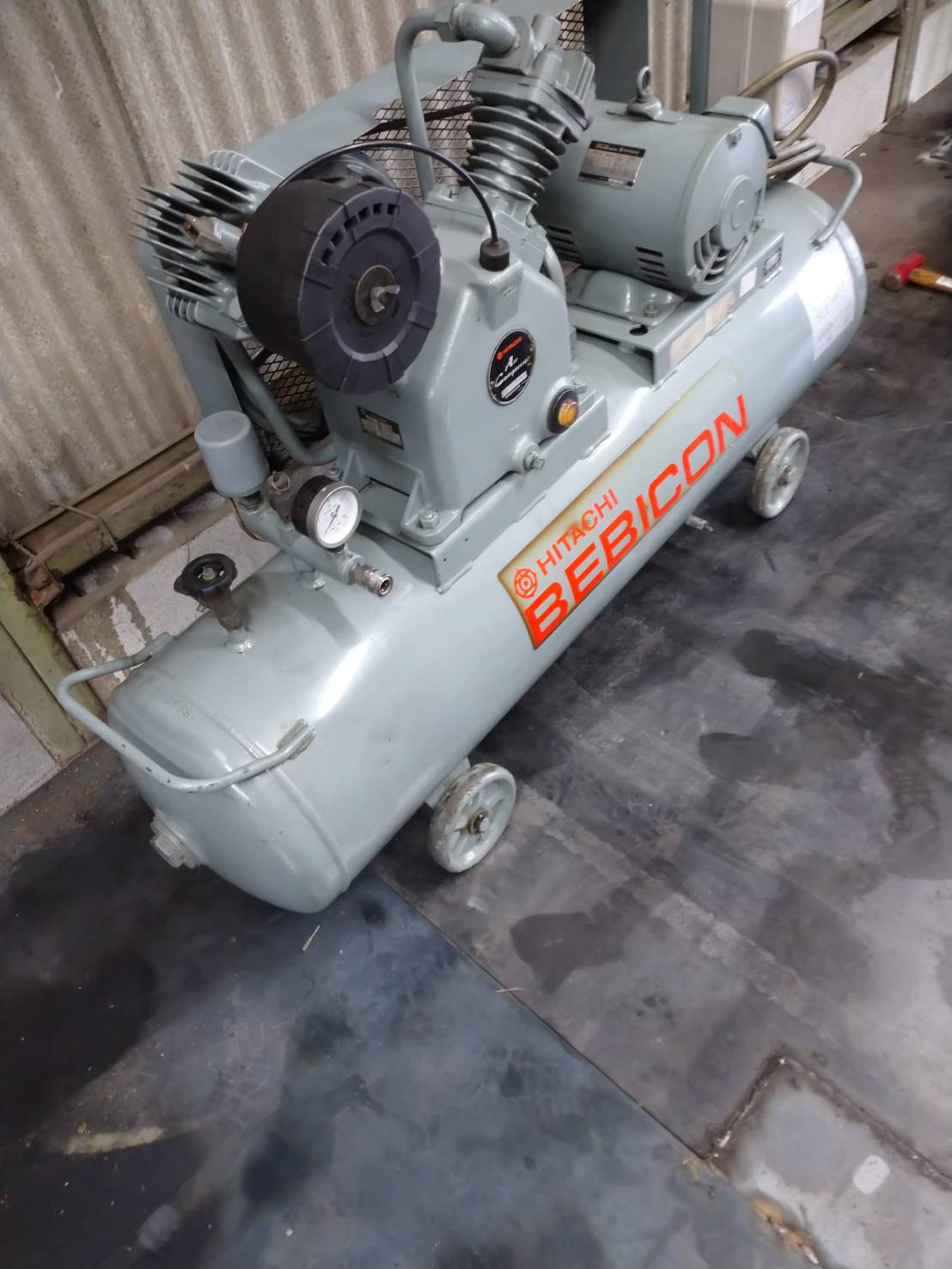 日立産機 3.7kWエアーコンプレッサー 3.7P-9.5V6