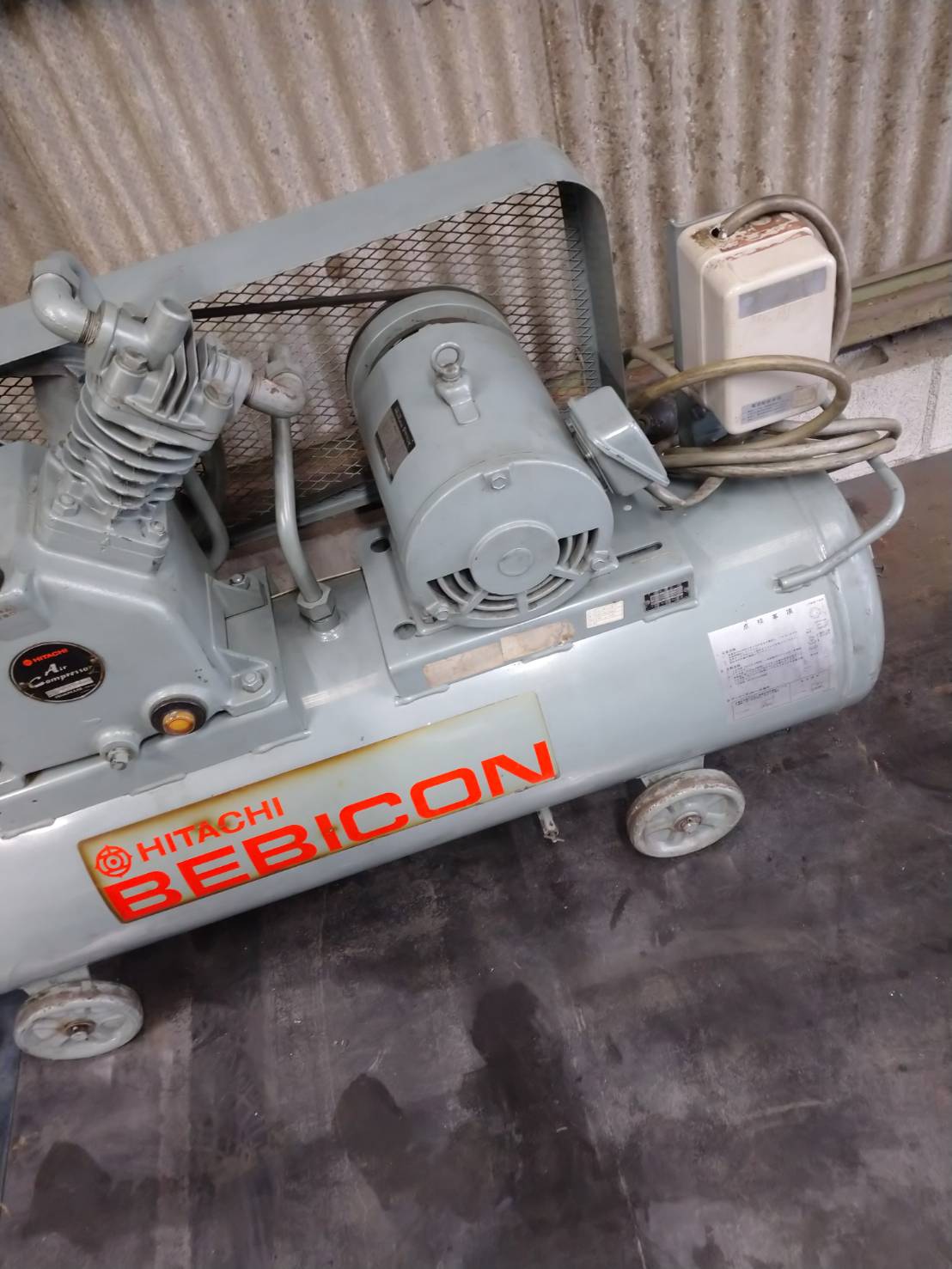 日立産機 3.7kWエアーコンプレッサー 3.7P-9.5V6