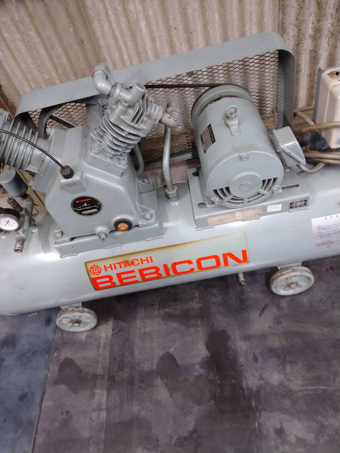 日立産機 3.7kWエアーコンプレッサー 3.7P-9.5V6
