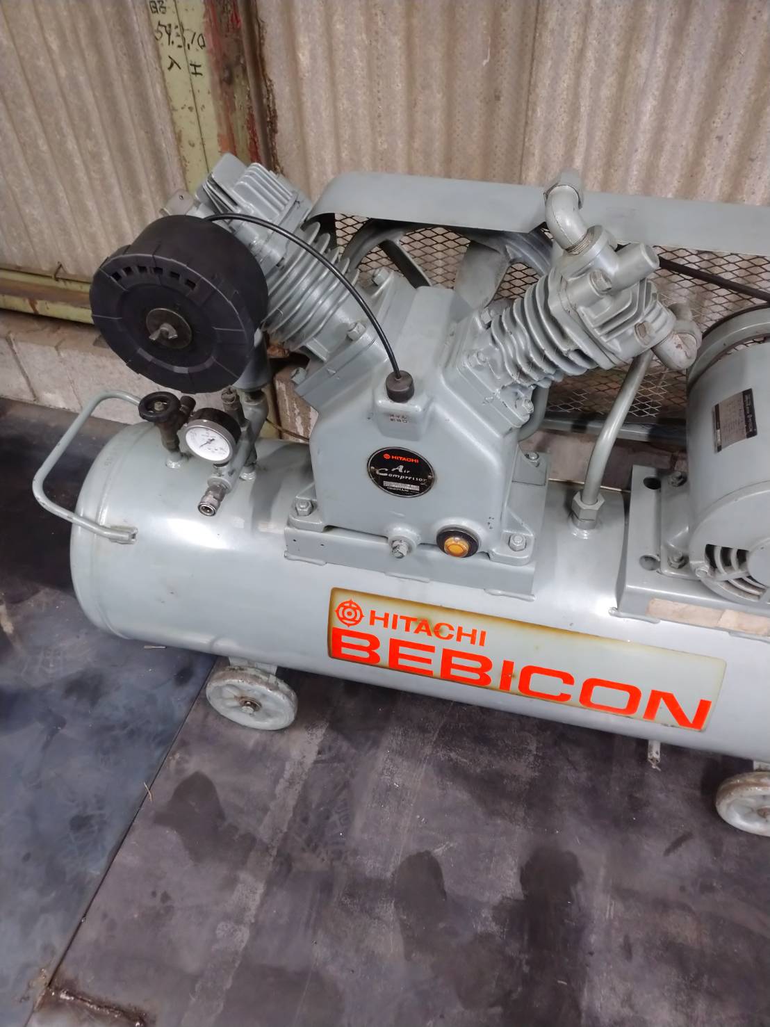 日立産機 3.7kWエアーコンプレッサー 3.7P-9.5V6