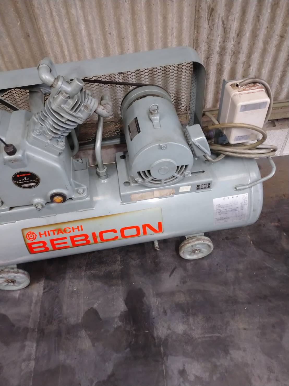 日立産機 3.7kWエアーコンプレッサー 3.7P-9.5V6