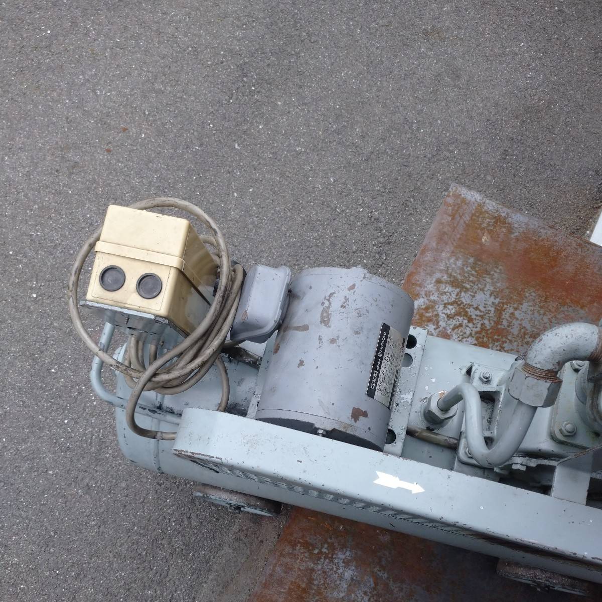 日立産機 0.75kwコンプレッサー 0.75P-9.5T