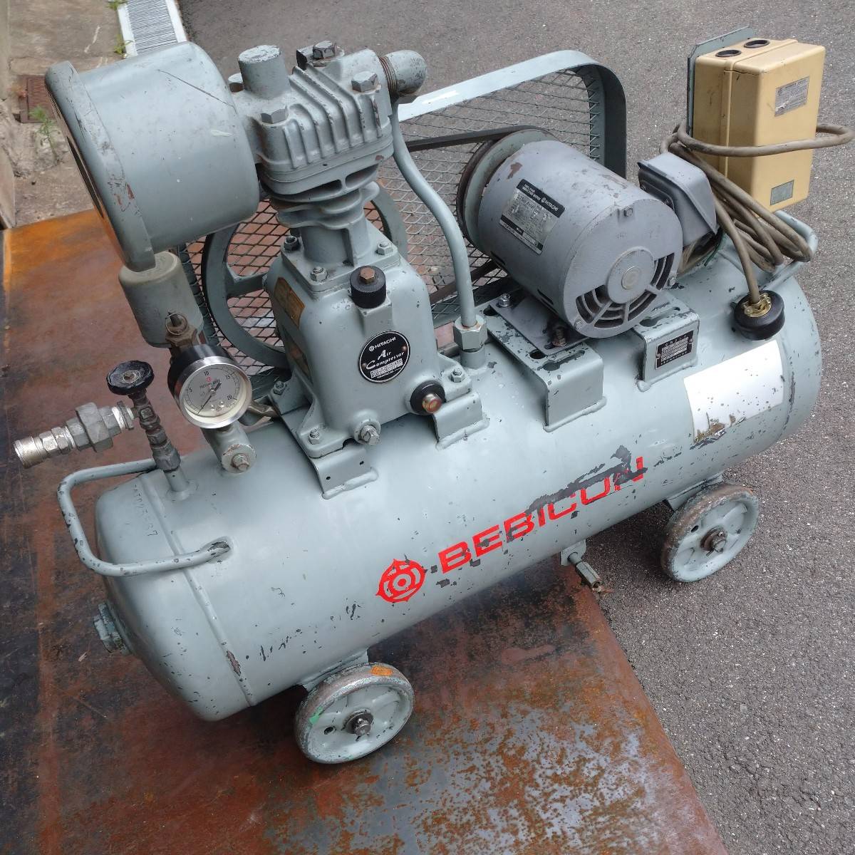 日立産機 0.75kwコンプレッサー 0.75P-9.5T