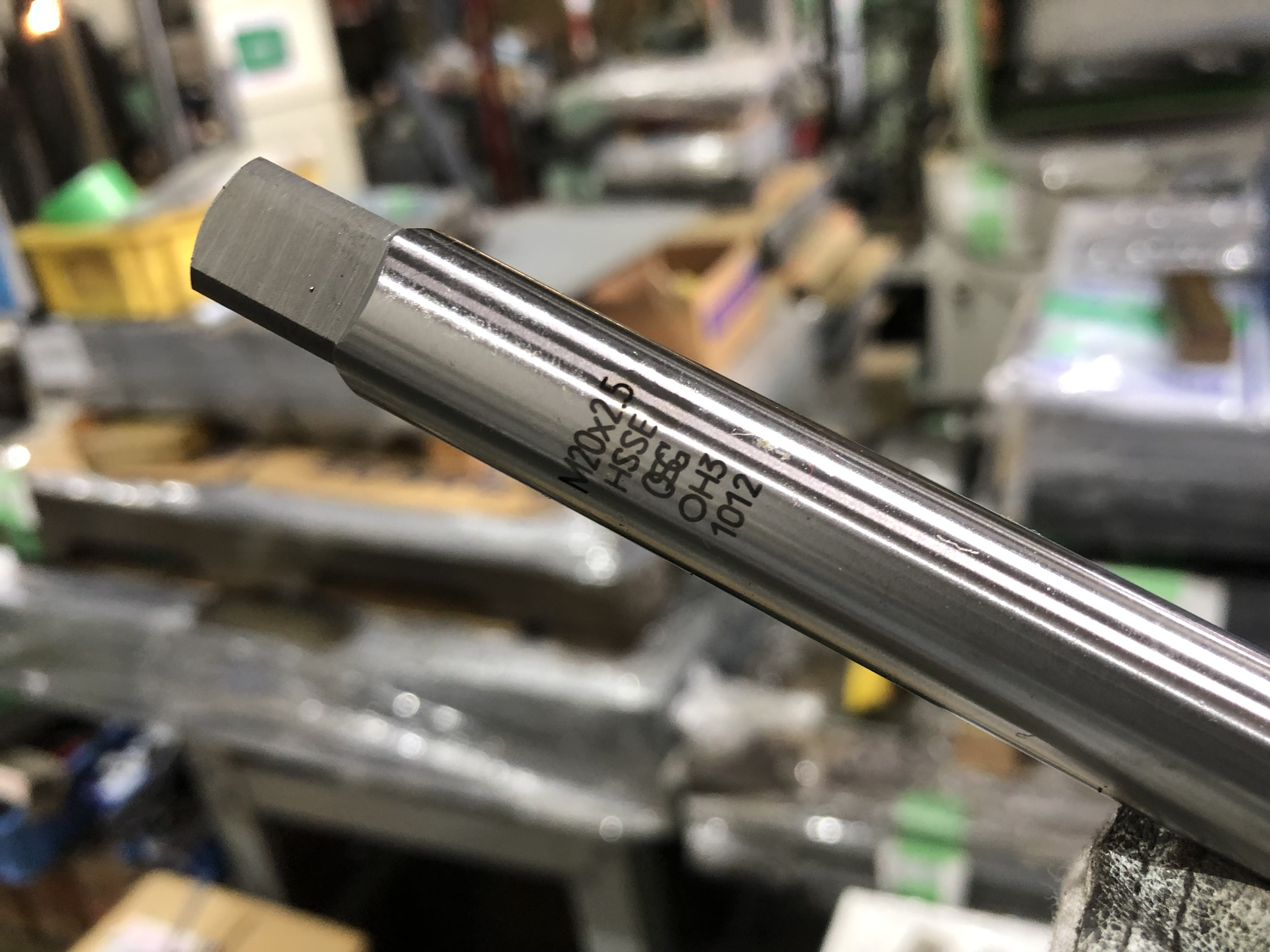 OSG オーエスジー エンドミル M20x2.5x200