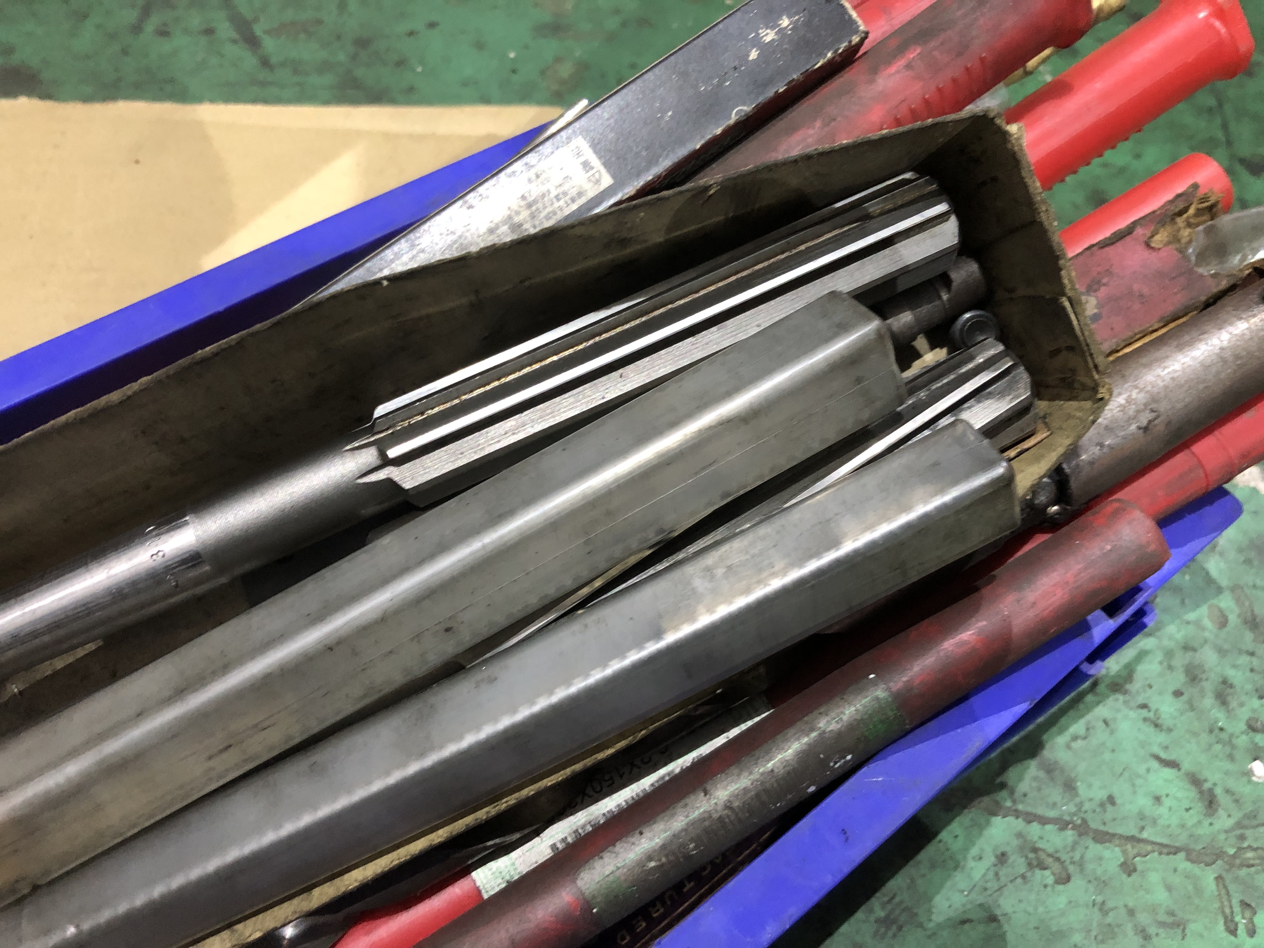 様々なメーカーやサイズがあります。 切削工具1山 不明