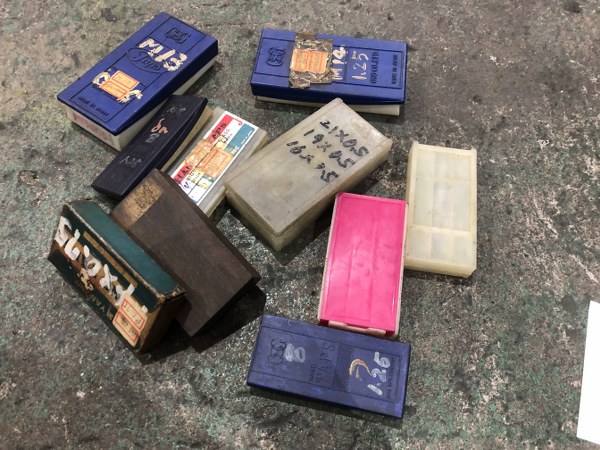 様々なメーカーやサイズがあります。 ハンドタップ1山 約3kg