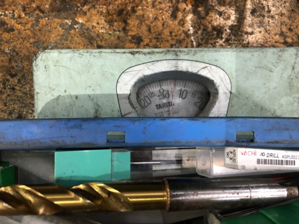 様々なメーカーやサイズがあります。 切削工具 1山 約4kg