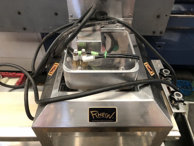 レオン自動機 中華まんヒダ付け機（ヒダ付け機コンベア付き） NU031