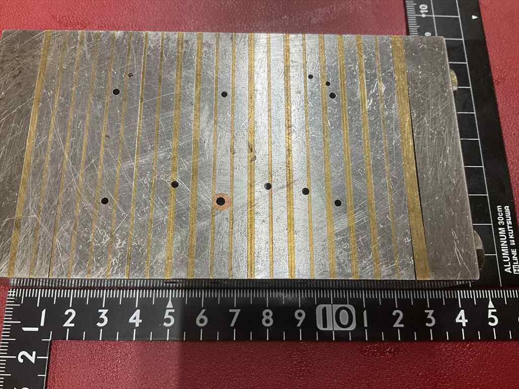 チャックブロック 133×73×28mm　　数ケ所穴あり
