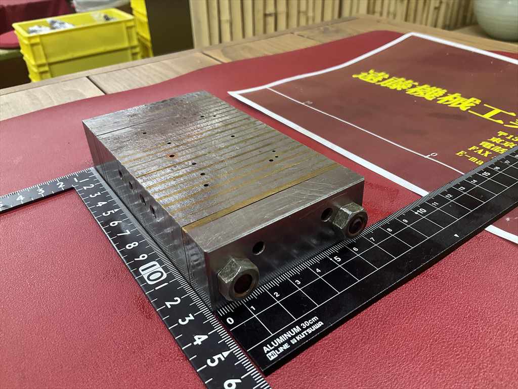  チャックブロック 133×73×28mm　　数ケ所穴あり
