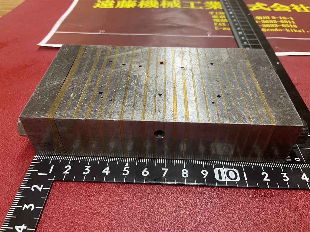  チャックブロック 133×73×28mm　　数ケ所穴あり