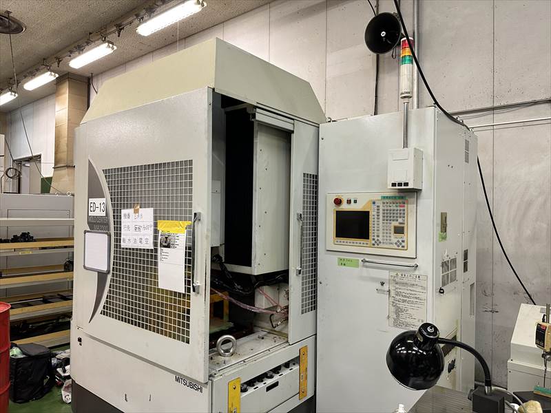 三菱電機 NC放電加工機（C軸+ ATC付） MA2000M