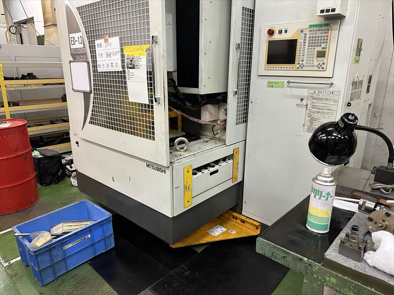 三菱電機 NC放電加工機（C軸+ ATC付） MA2000M