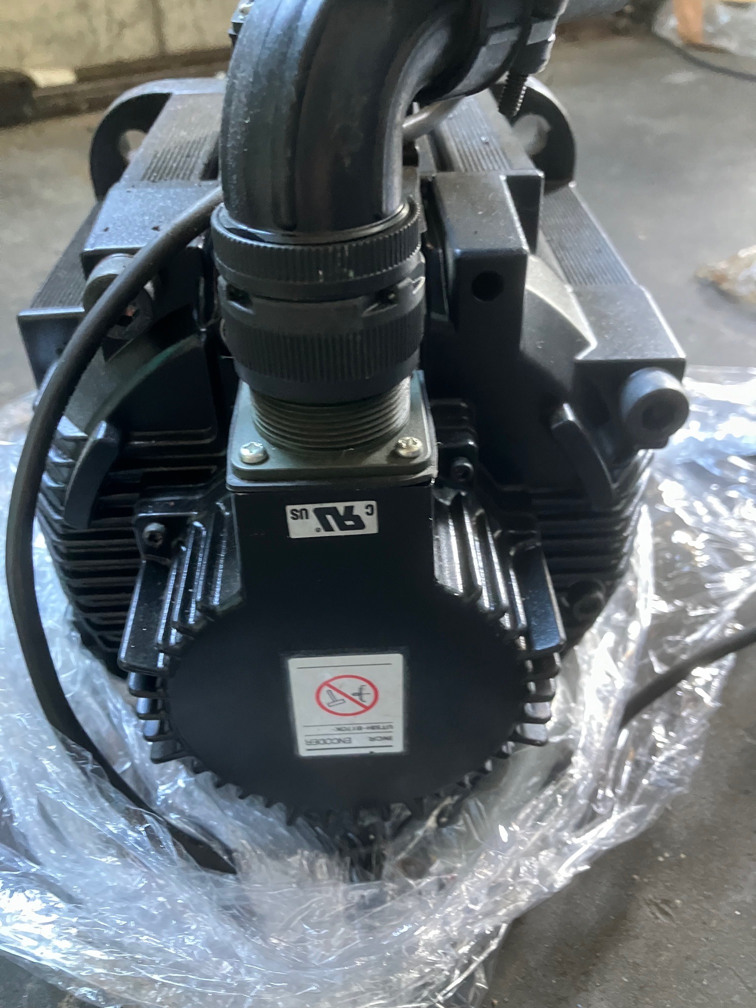 安川 ACサーボモーター SGMGH-12ACB2C