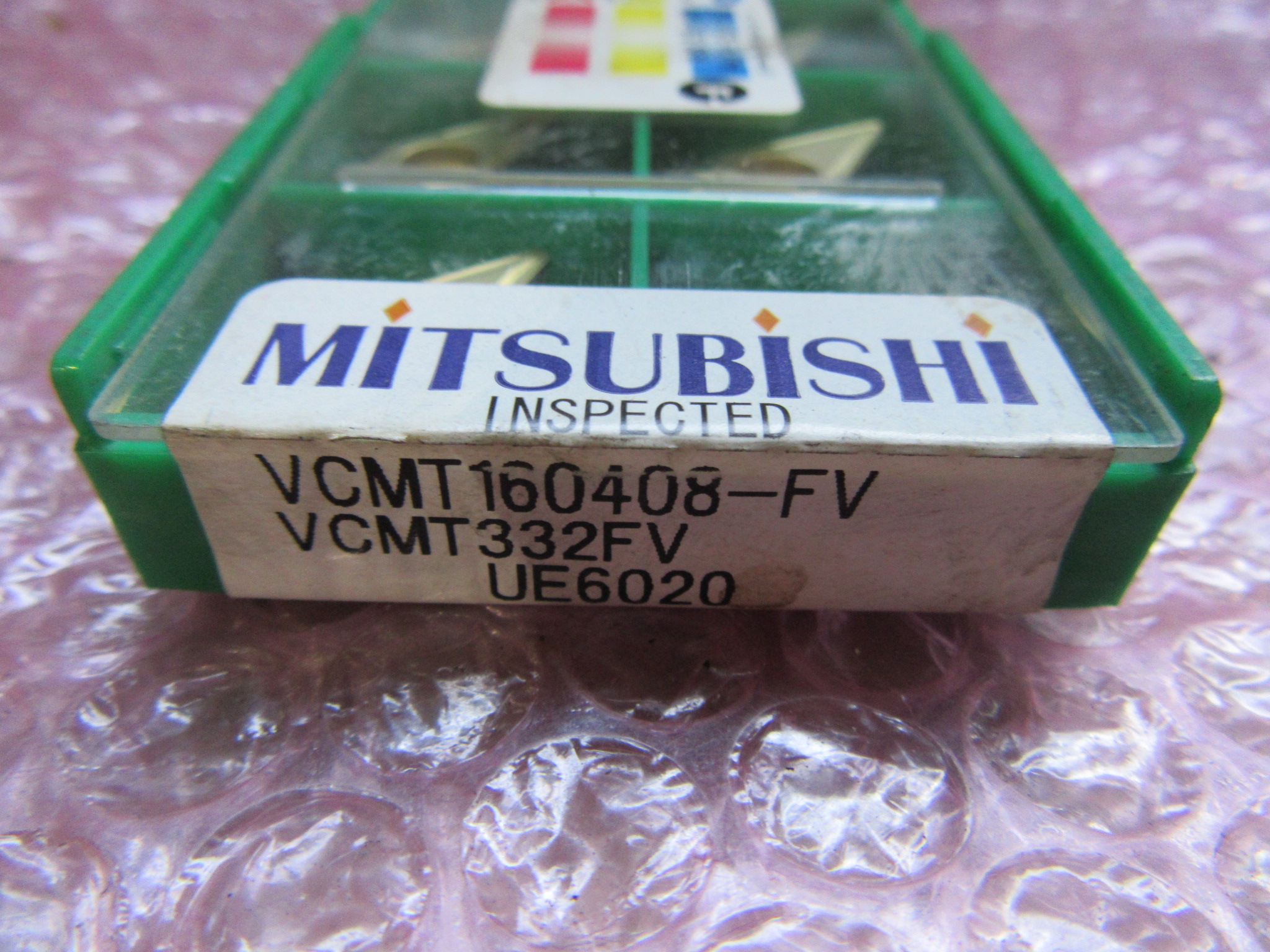 三菱/MITSUBISHI チップ VCMT160408-FV(VCMT332FV)UE6020