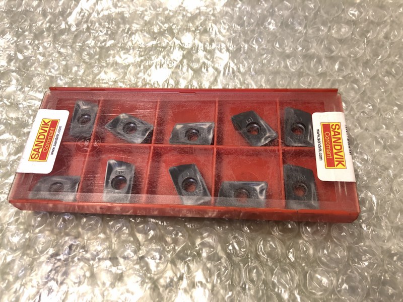 サンドビック/Sandvik コロミル390用チップ R390-1806 12M-PM1010