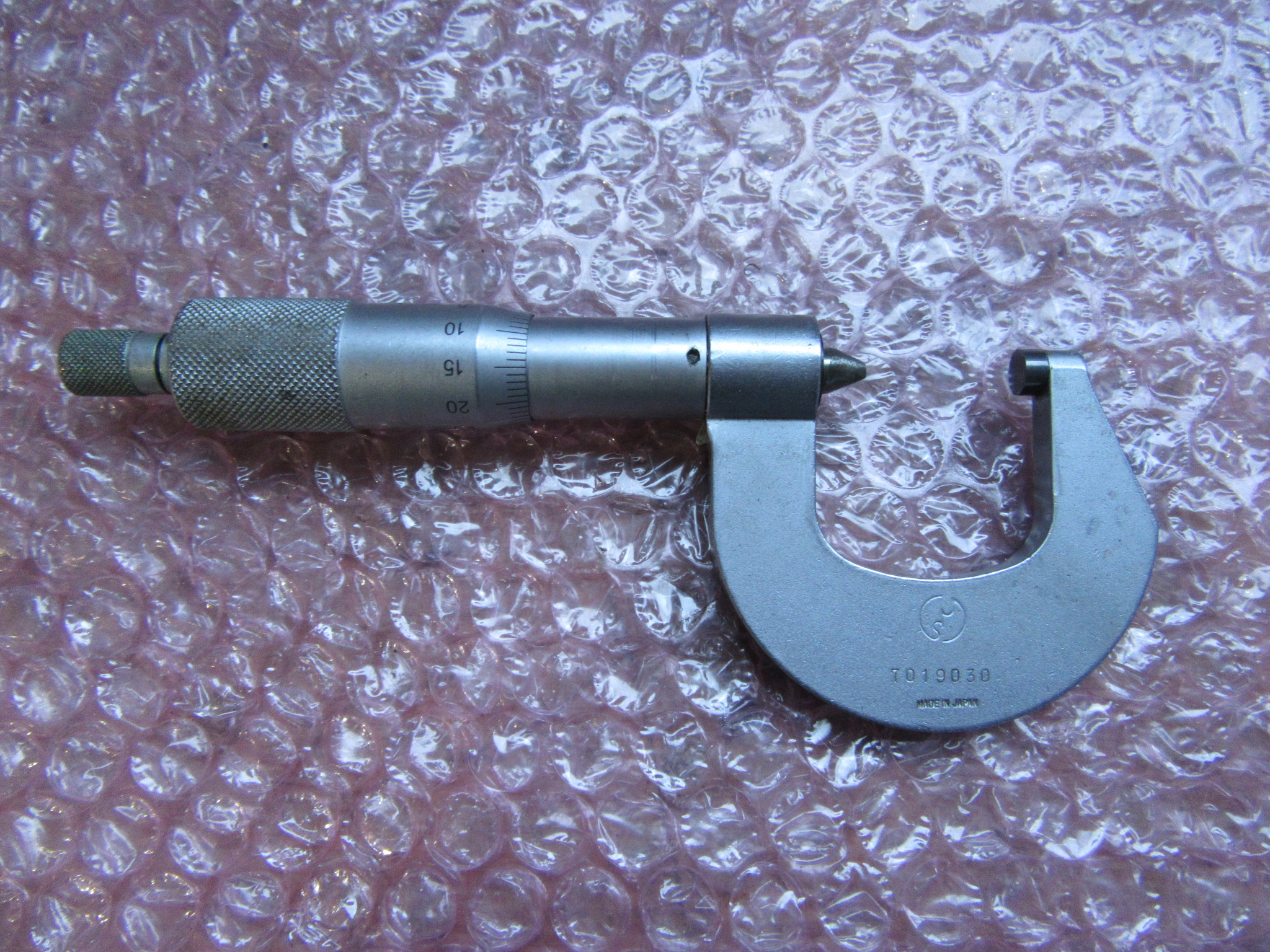 ミツトヨ/Mitutoyo 外側マイクロメーター 測定範囲:0-25mm 目量:0.01mm