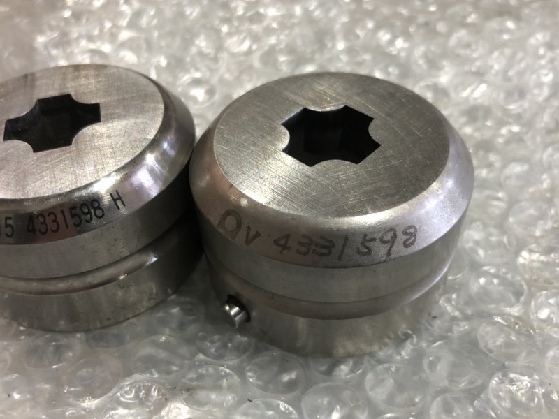 アマダ/AMADA タレパン金型（ダイ）2個 (1)6167966002 C=0.15 4331598H(R=5mm)  (2)4331598(R=5mm)