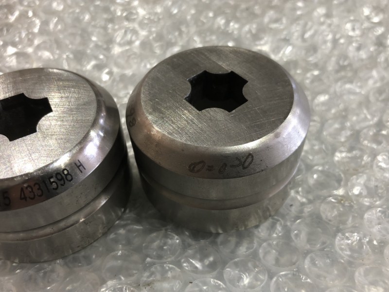 アマダ/AMADA タレパン金型（ダイ）2個 (1)6167966002 C=0.15 4331598H(R=5mm)  (2)4331598(R=5mm)
