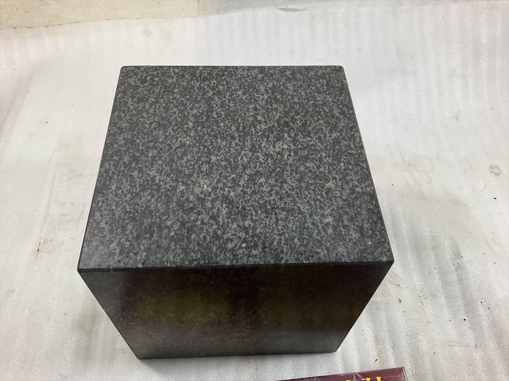  石定盤 200×200×200mm　一部欠けあり
