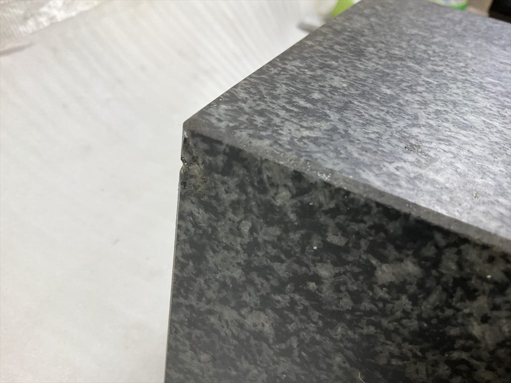  石定盤 200×200×200mm　一部欠けあり