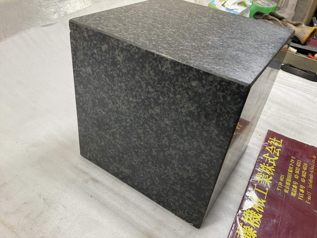  石定盤 200×200×200mm　一部欠けあり