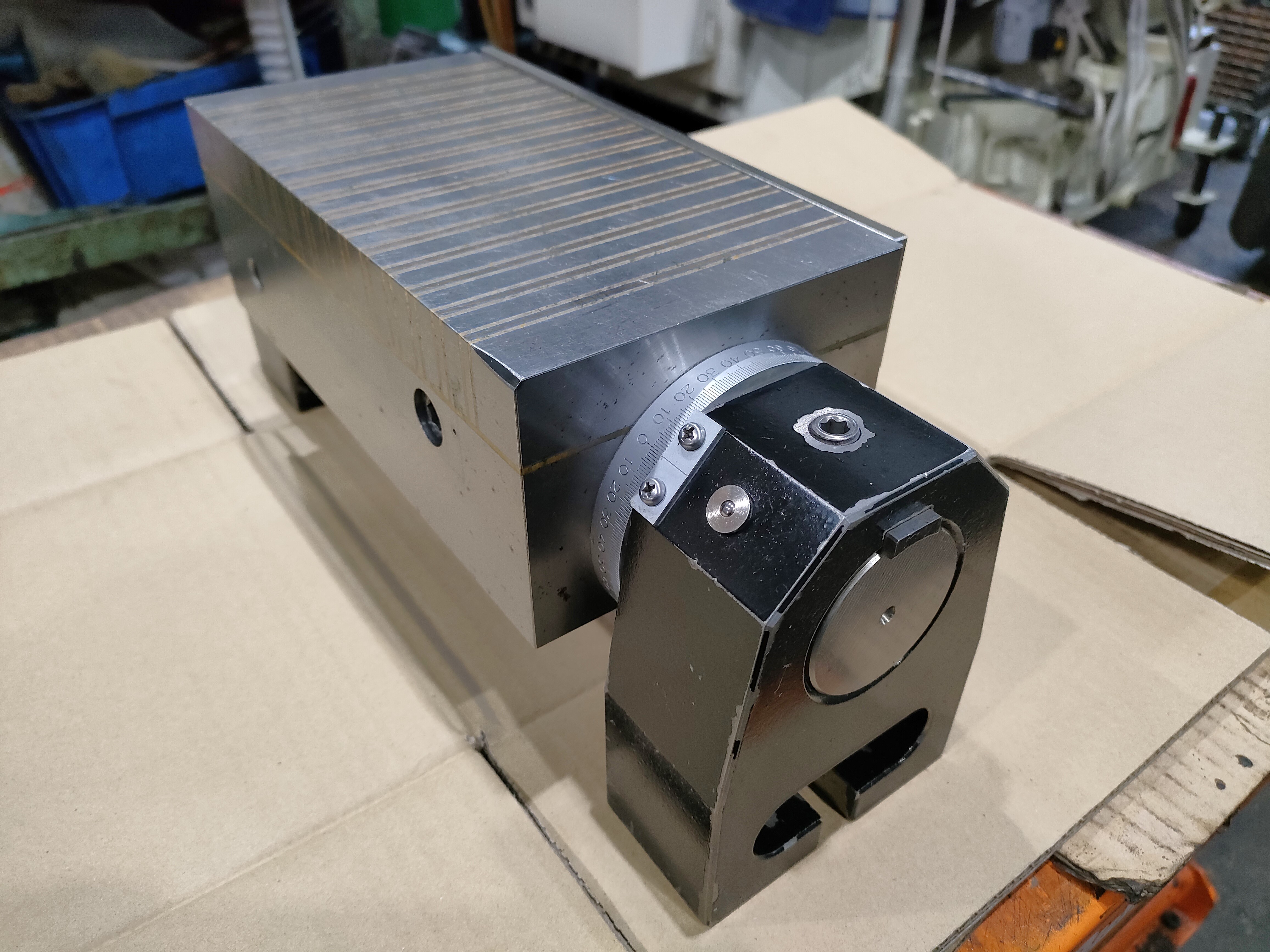 カネテック 可傾形永磁マグネットチャック RMT-1325U