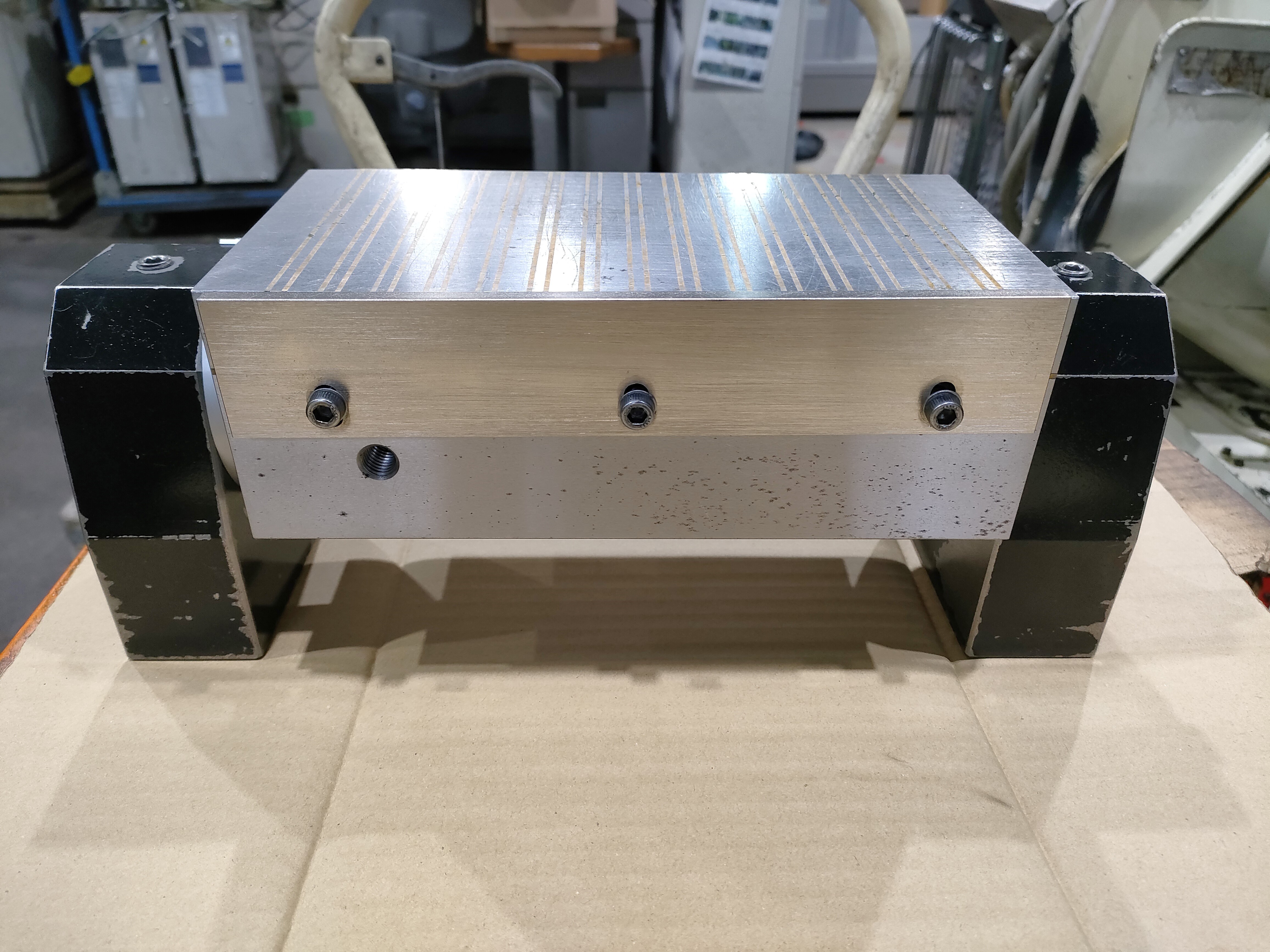 カネテック 可傾形永磁マグネットチャック RMT-1325U
