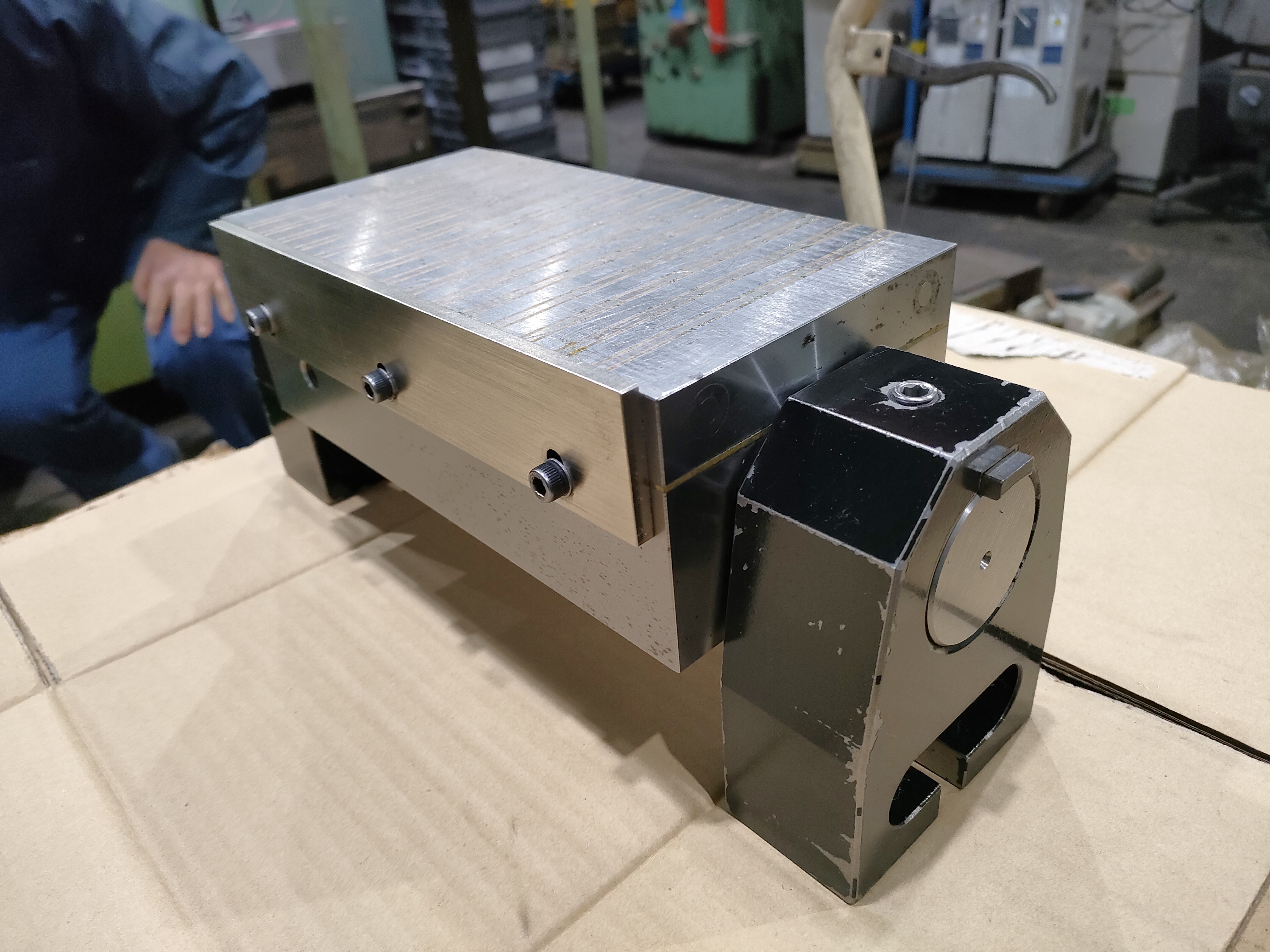 カネテック 可傾形永磁マグネットチャック RMT-1325U
