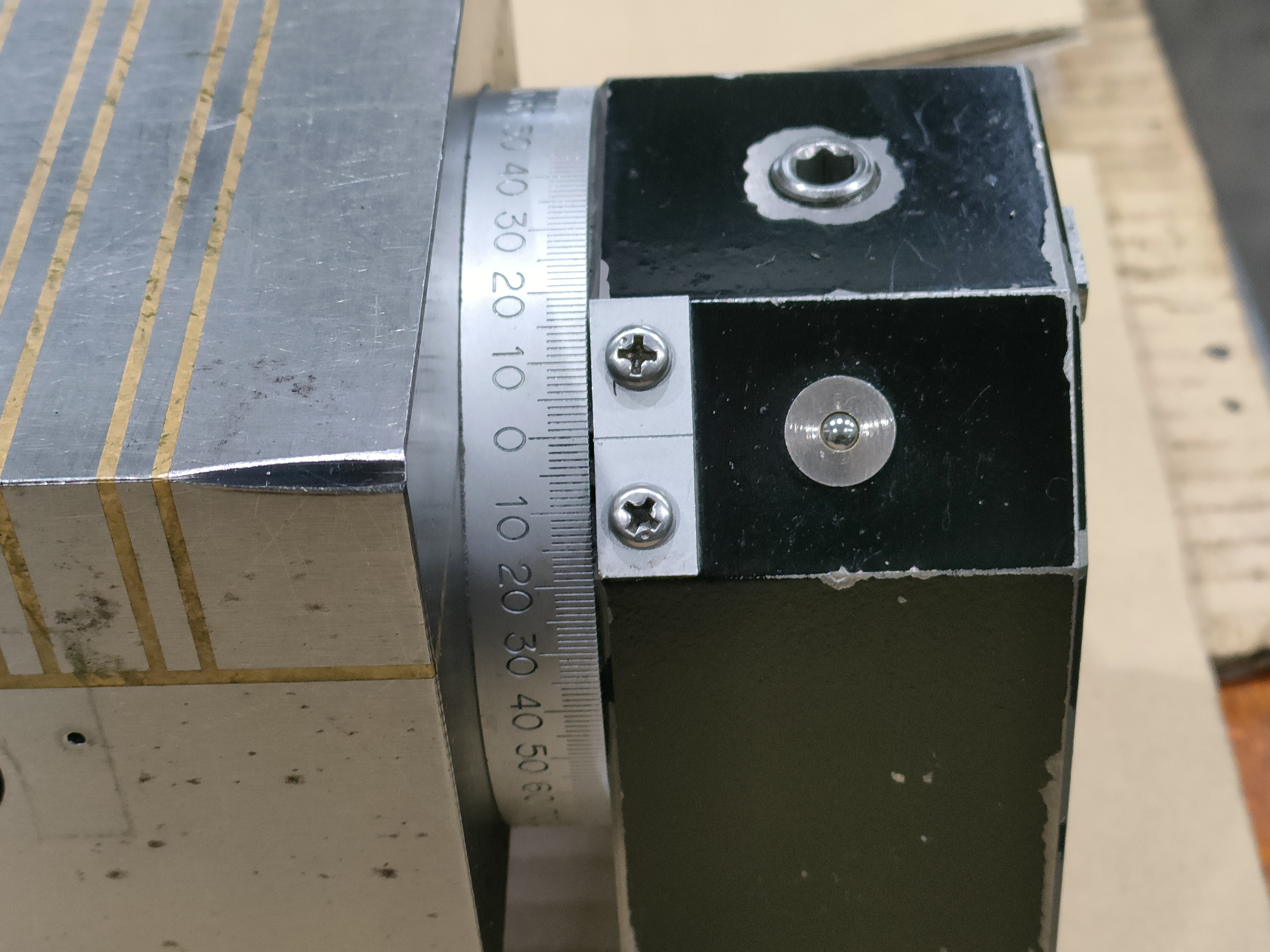 カネテック 可傾形永磁マグネットチャック RMT-1325U