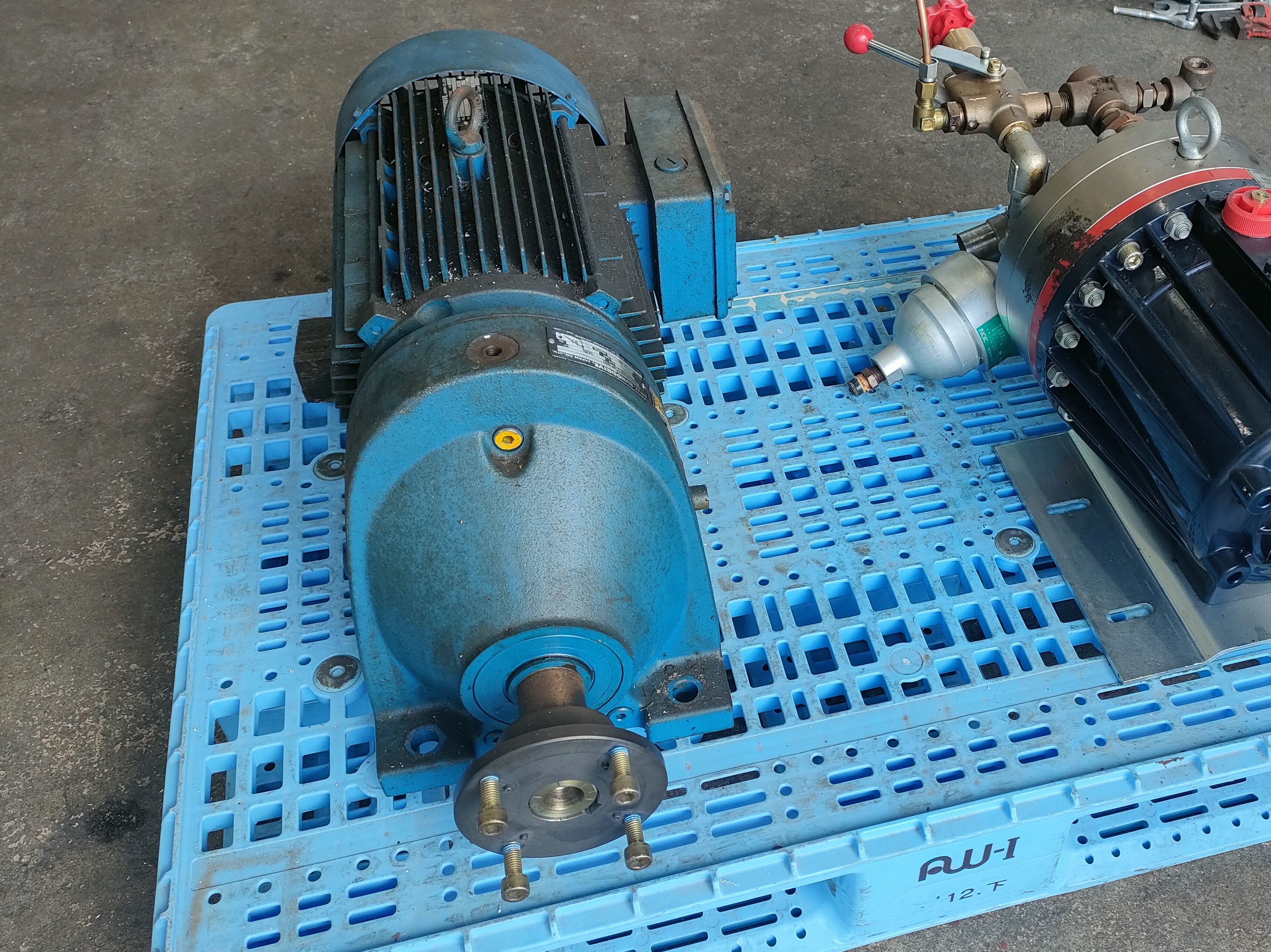 SEW-EURODRIVE 5.5kw標準横型モーター DFV132S4