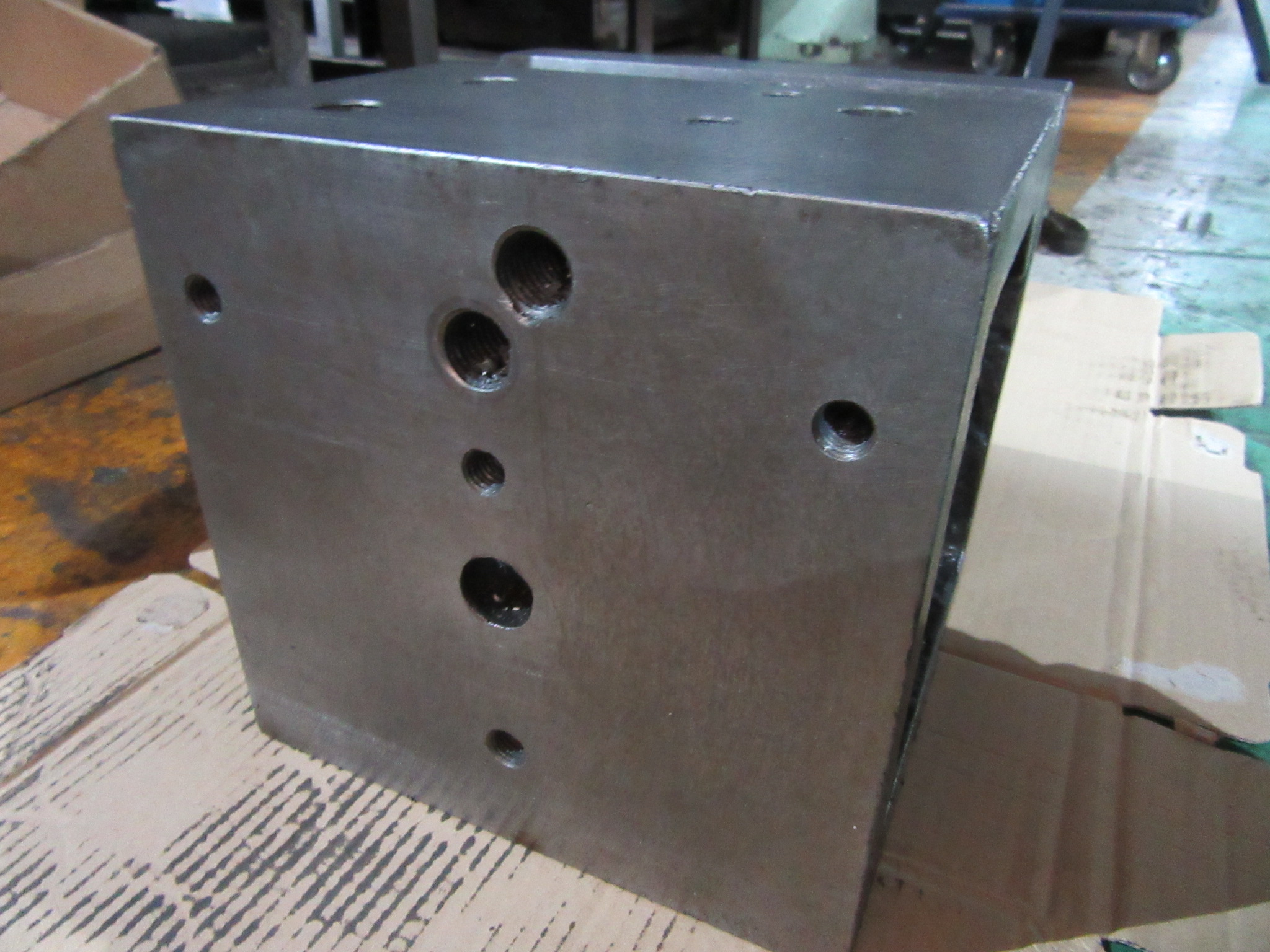 不明 V溝付桝型ブロック 200x200