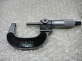 ミツトヨ ダイヤル外側マイクロメーター M820-50V(193-512)