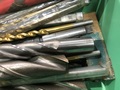 様々なメーカーやサイズがあります。 切削工具1山 様々なメーカーやサイズがあります。