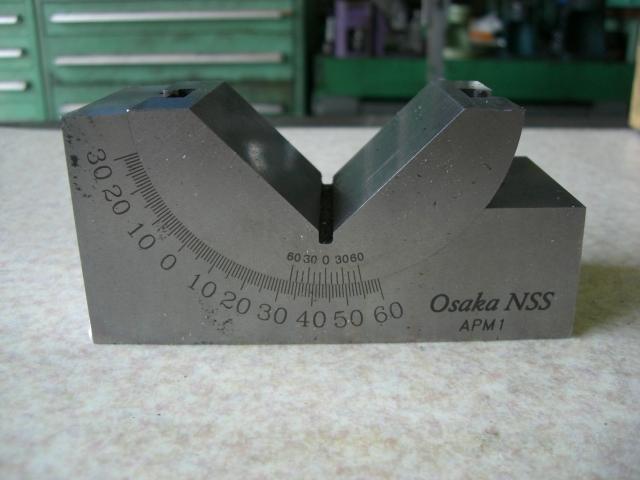 NSS スイベルVブロック APM-1