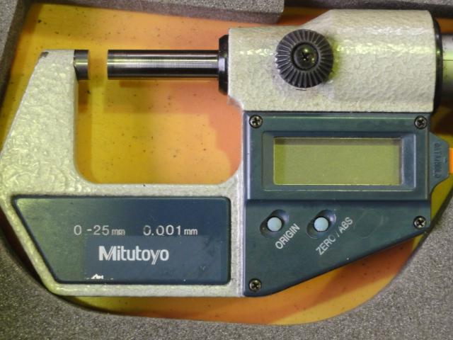 MITUTOYO｜ミツトヨ デジタル外側マイクロメーター MDC-25M